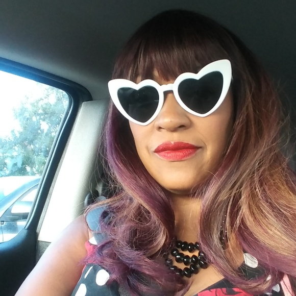 Meet your Posher, Adelene - Picture 2 of 5